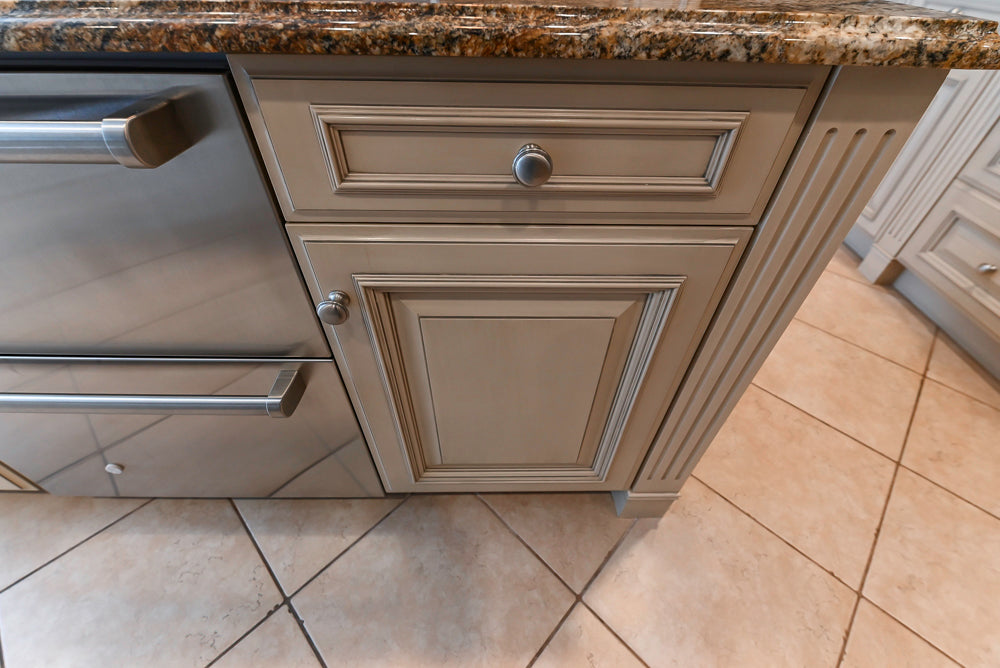 Seimatic Traditional Light Beige Kitchen with Island, Granite Countertops and Appliances