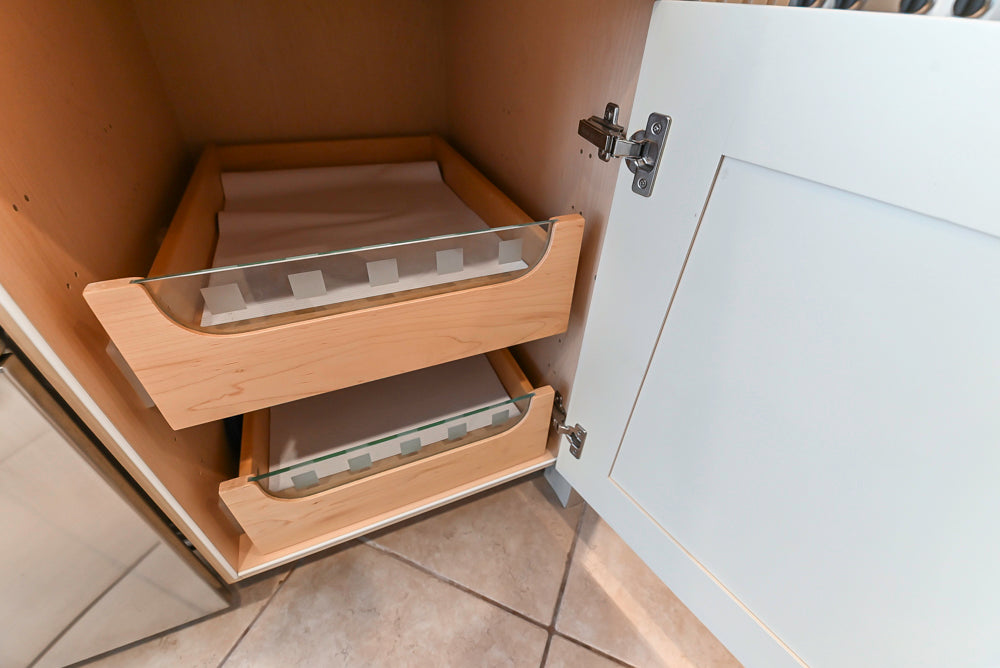 Seimatic Traditional Light Beige Kitchen with Island, Granite Countertops and Appliances