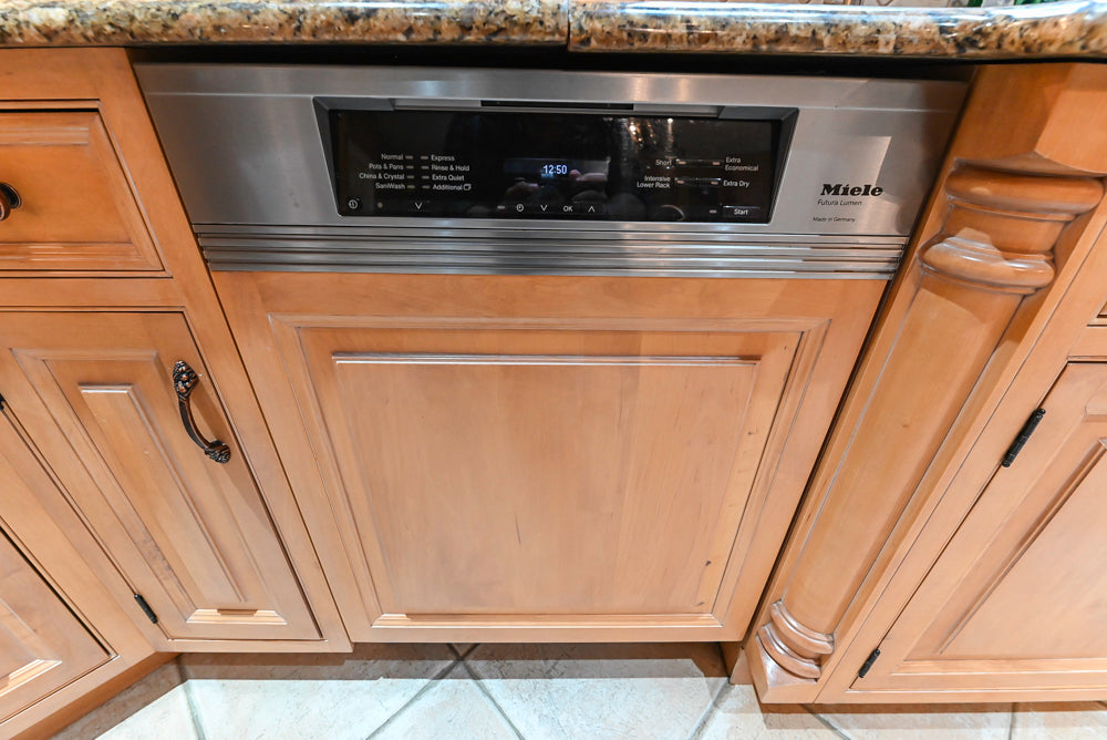 Quality Custom Traditional Natural Wooden Kitchen with Island and Appliances