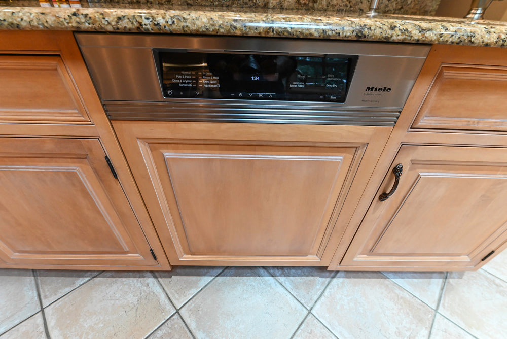 Quality Custom Traditional Natural Wooden Kitchen with Island and Appliances