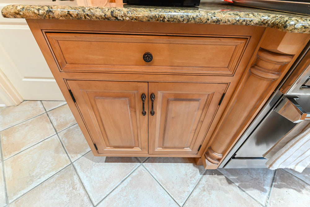 Quality Custom Traditional Natural Wooden Kitchen with Island and Appliances