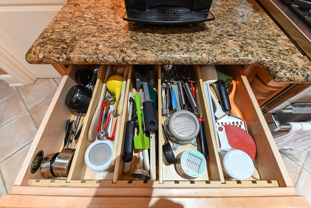 Quality Custom Traditional Natural Wooden Kitchen with Island and Appliances