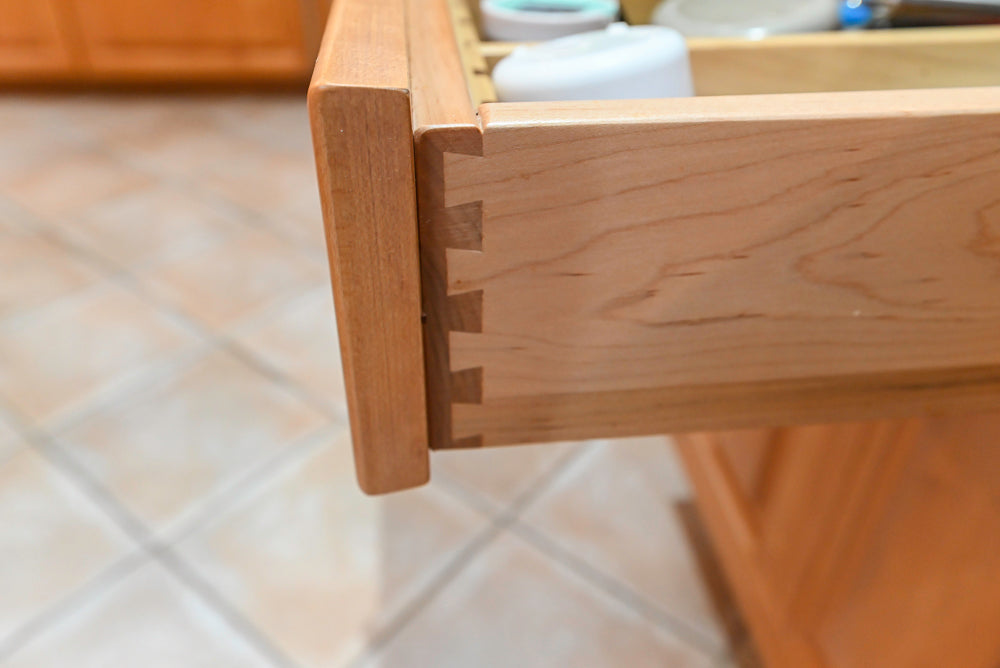 Quality Custom Traditional Natural Wooden Kitchen with Island and Appliances
