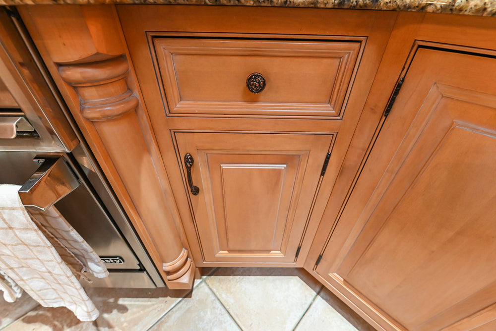 Quality Custom Traditional Natural Wooden Kitchen with Island and Appliances