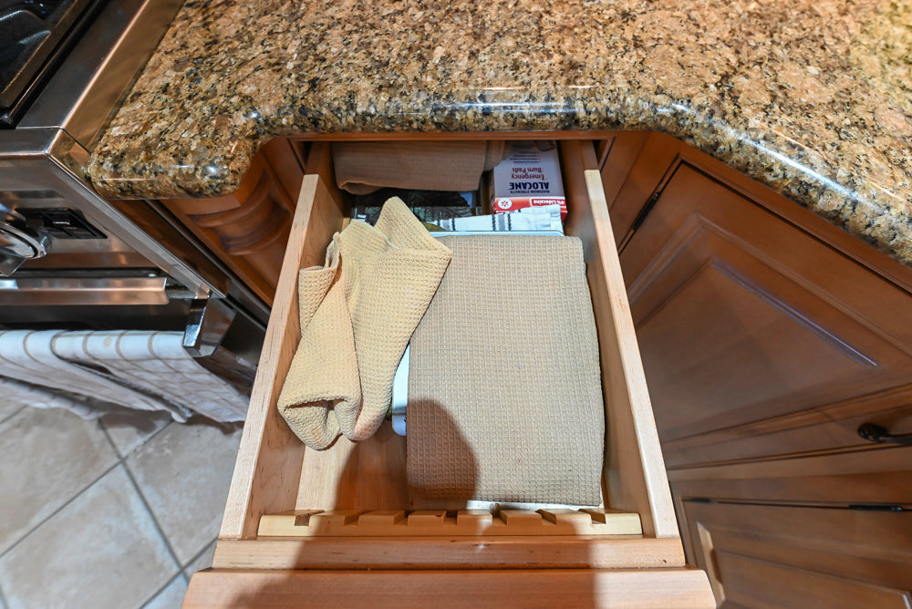 Quality Custom Traditional Natural Wooden Kitchen with Island and Appliances