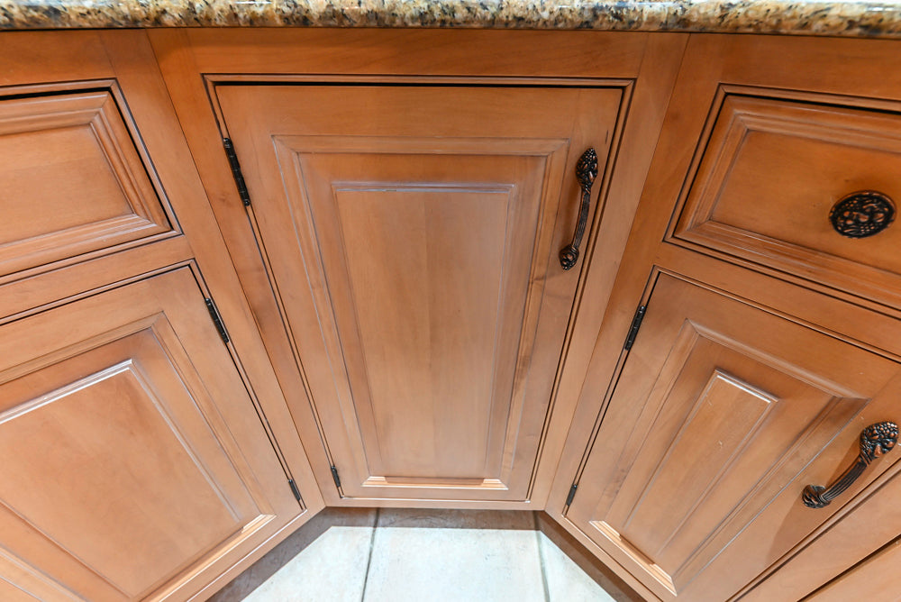 Quality Custom Traditional Natural Wooden Kitchen with Island and Appliances