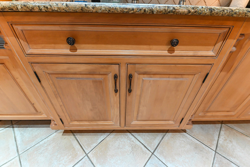Quality Custom Traditional Natural Wooden Kitchen with Island and Appliances