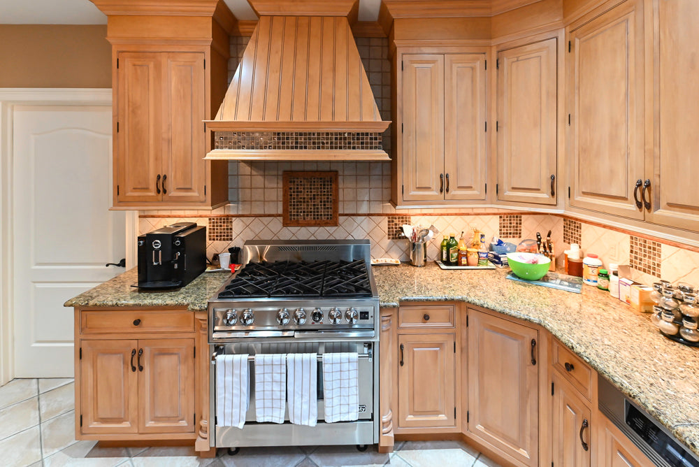 Quality Custom Traditional Natural Wooden Kitchen with Island and Appliances