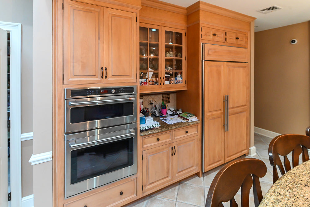 Quality Custom Traditional Natural Wooden Kitchen with Island and Appliances