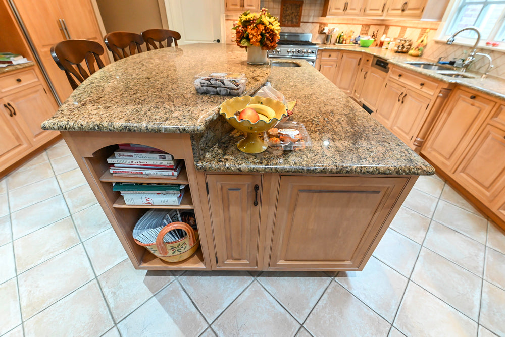Quality Custom Traditional Natural Wooden Kitchen with Island and Appliances