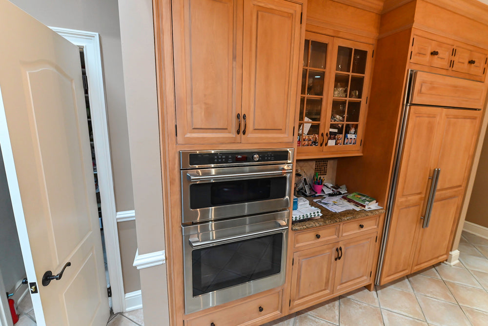 Quality Custom Traditional Natural Wooden Kitchen with Island and Appliances