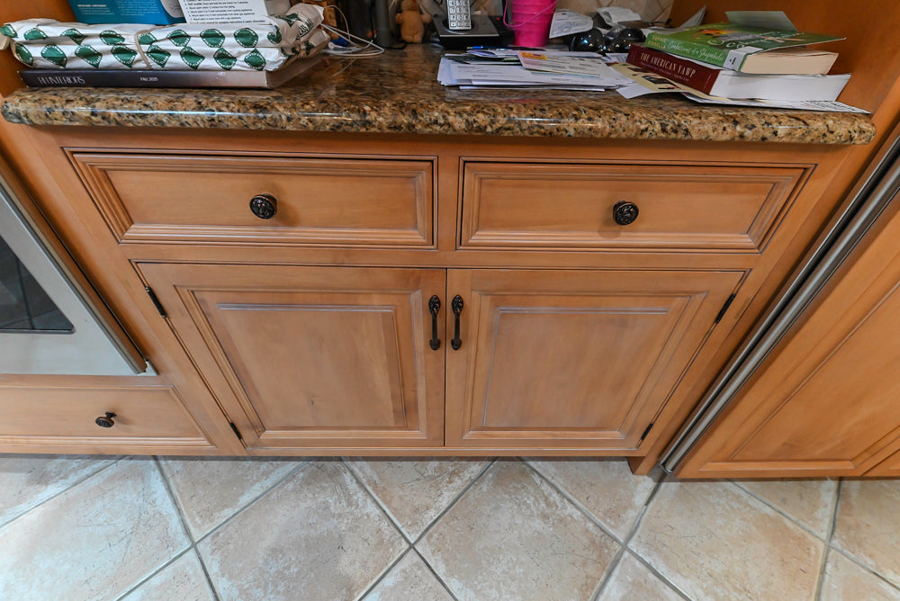 Quality Custom Traditional Natural Wooden Kitchen with Island and Appliances
