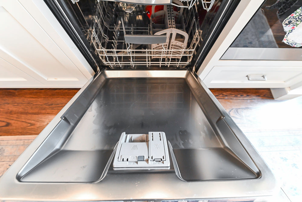 Custom Transitional White Kitchen with Island, Marble Countertop and Sub-Zero & Wolf Appliances