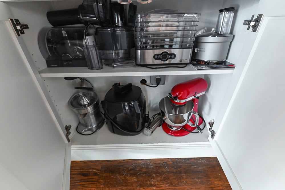 Custom Transitional White Kitchen with Island, Marble Countertop and Sub-Zero & Wolf Appliances