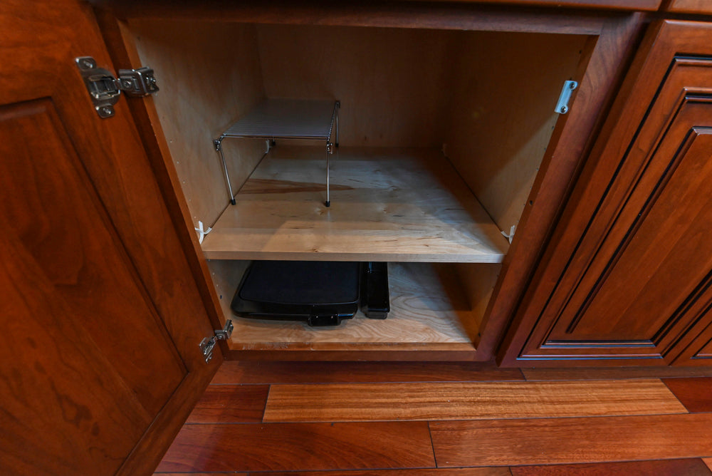 Pennville Traditional Wooden Kitchen with Granite Countertops and Thermador Appliances