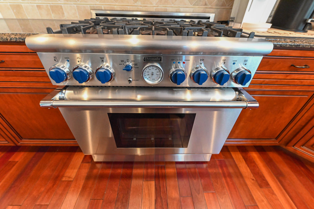 Pennville Traditional Wooden Kitchen with Granite Countertops and Thermador Appliances
