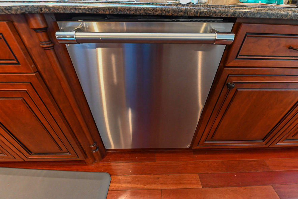 Pennville Traditional Wooden Kitchen with Granite Countertops and Thermador Appliances