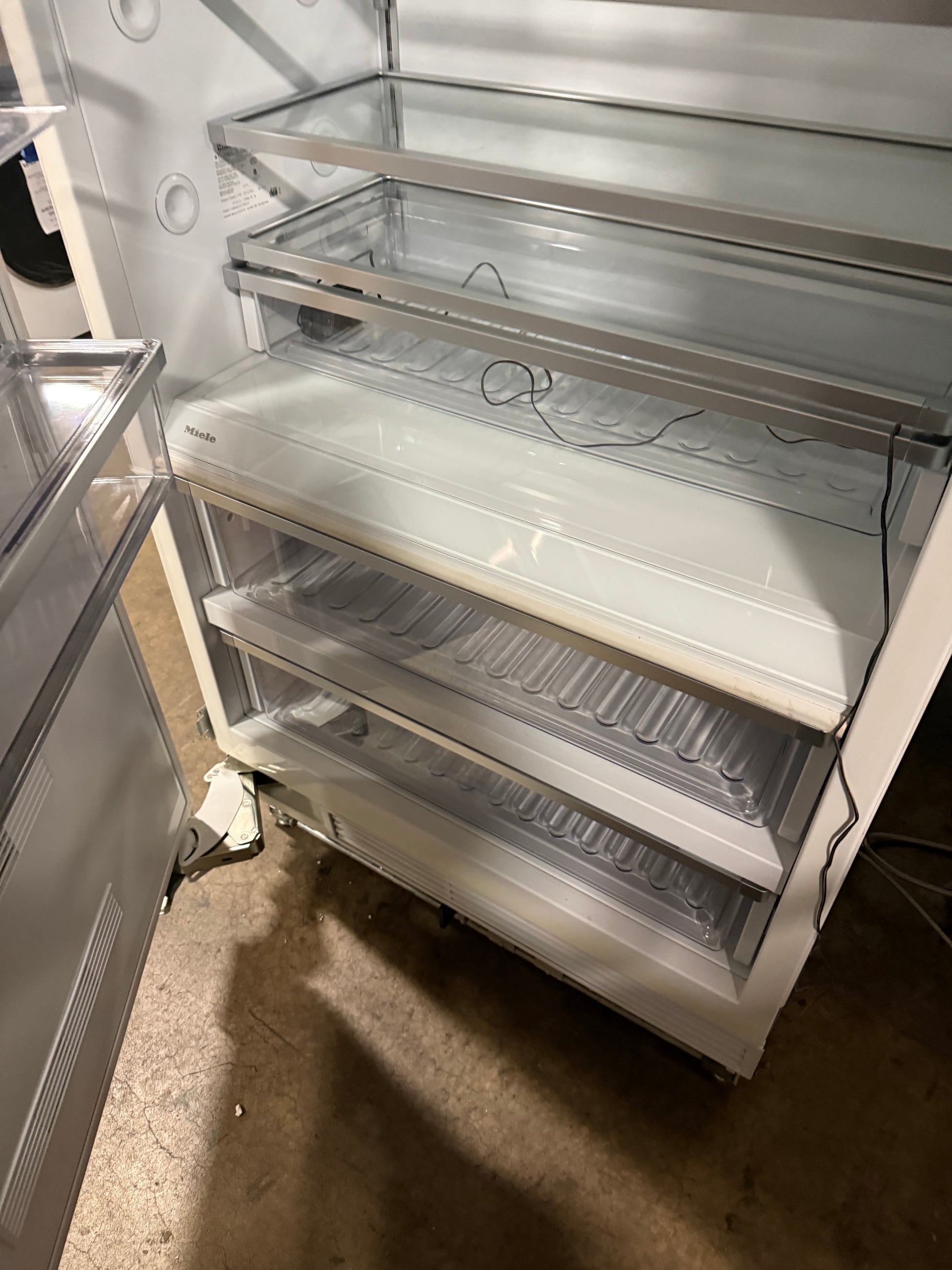 Miele K 1913 Vi luxury refrigerator with MasterFresh cooling