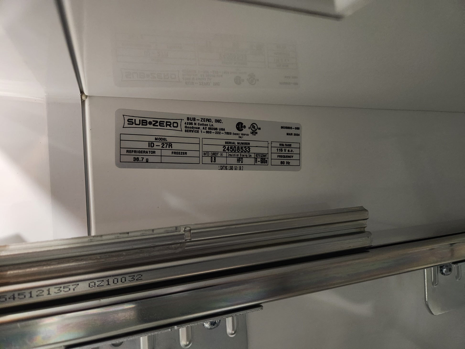 Sub-Zero ID-27R 27" Panel Ready Undercounter Refrigerator Drawers