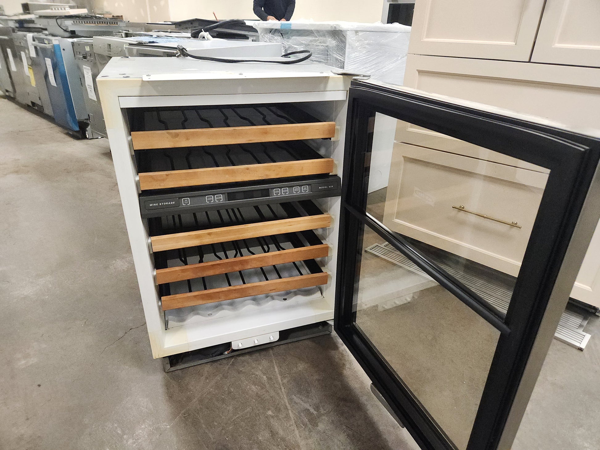 Sub-Zero 424G/S 24" Stainless Steel Undercounter Wine Cooler