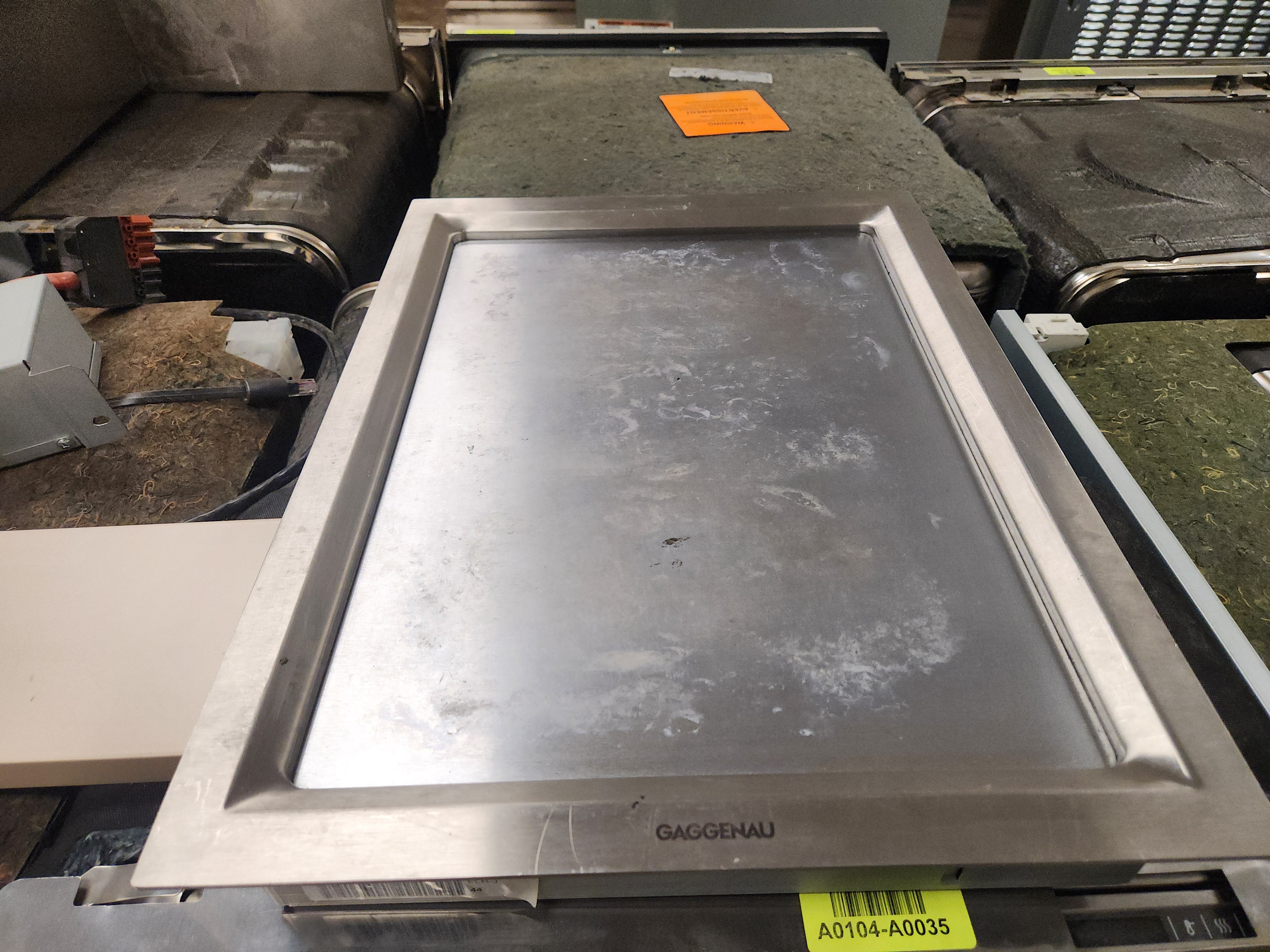 Gaggenau Vario 400 Series VP414610 15" Stainless Steel Electric Teppanyaki