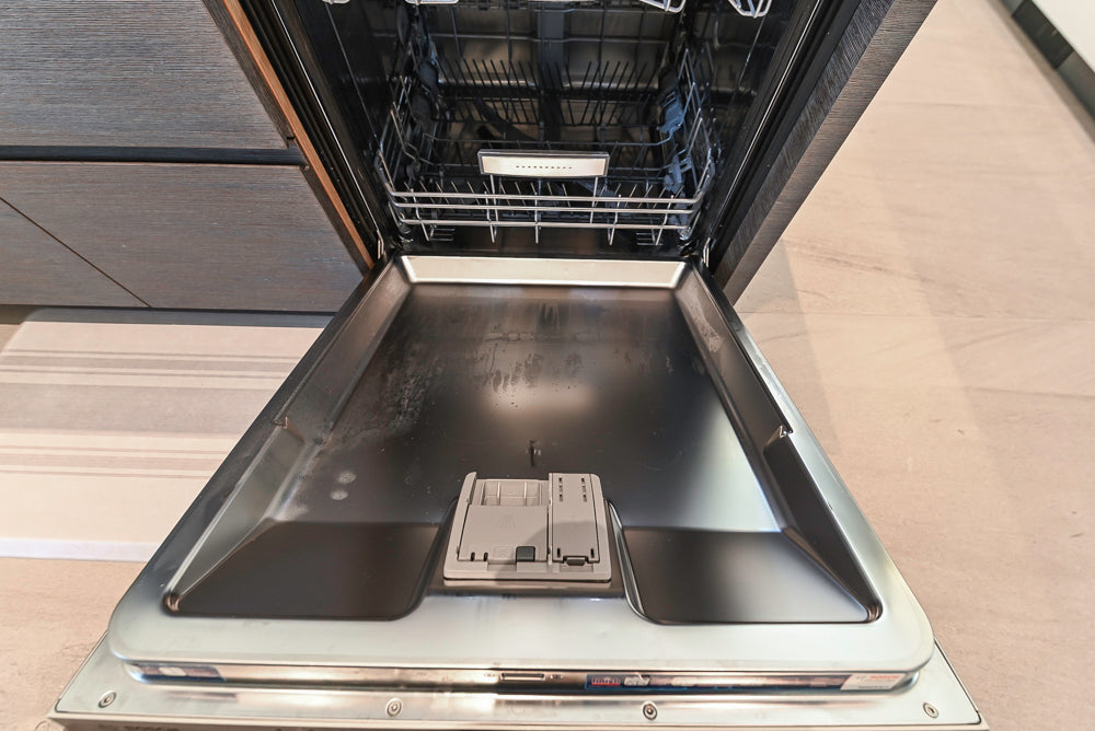 "The Arden" Modern White Gloss Kitchen with Island & 60" Wolf Range