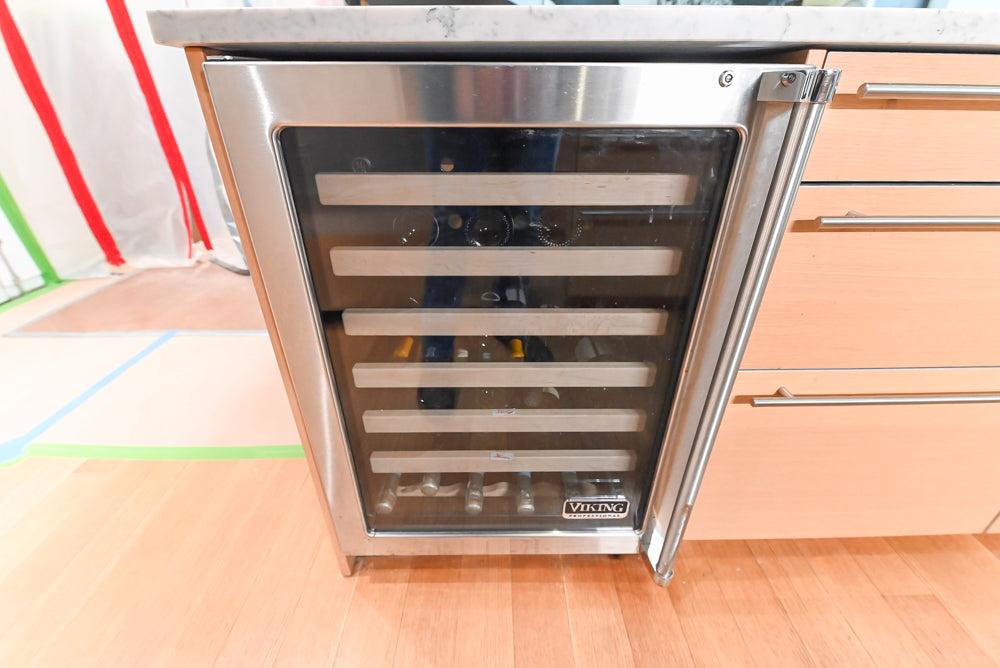 Poggenpohl Modern Veneer Kitchen with Island and Viking Appliances