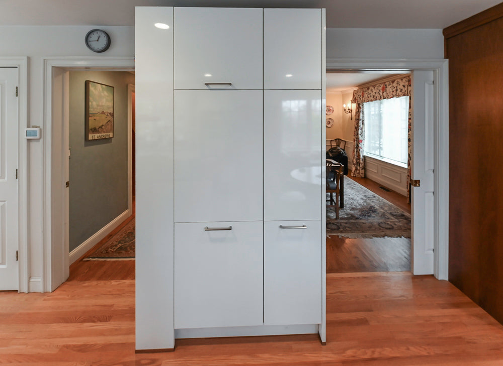 Nobilia Modern White Kitchen with Grey Stone Countertops, Island and Bosch Appliances