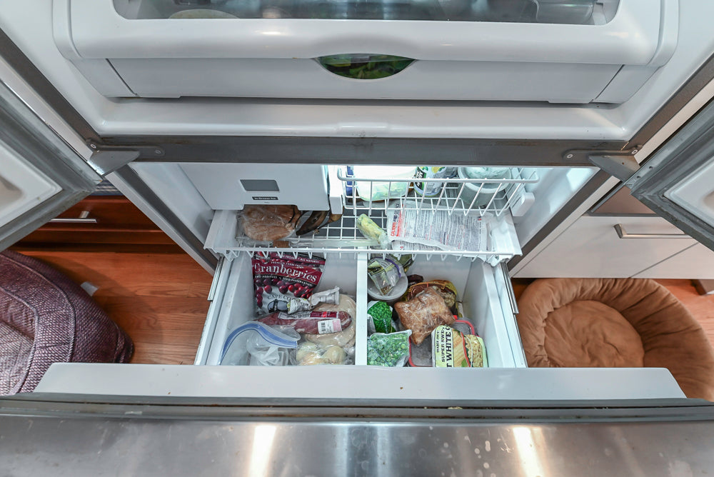 Nobilia Modern White Kitchen with Grey Stone Countertops, Island and Bosch Appliances