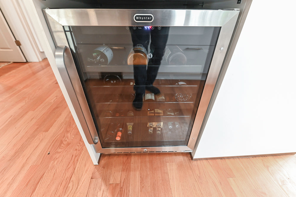 Nobilia Modern White Kitchen with Grey Stone Countertops, Island and Bosch Appliances