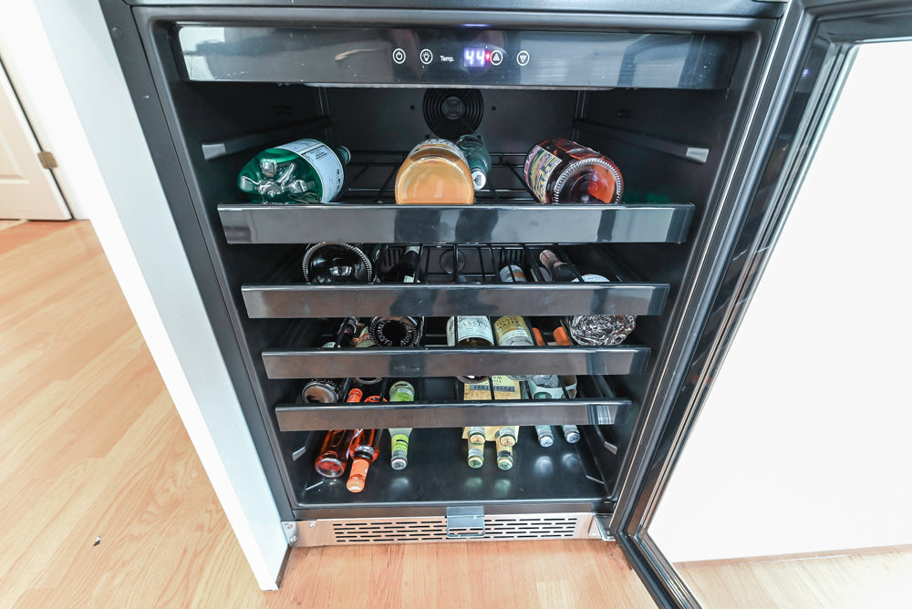 Nobilia Modern White Kitchen with Grey Stone Countertops, Island and Bosch Appliances
