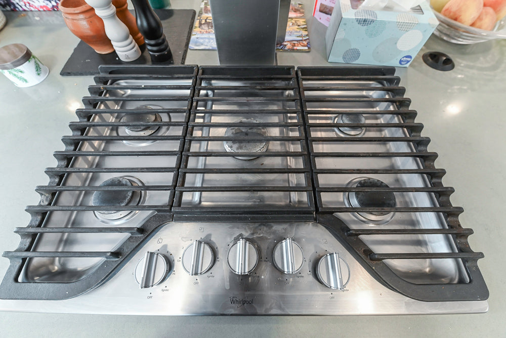 Nobilia Modern White Kitchen with Grey Stone Countertops, Island and Bosch Appliances