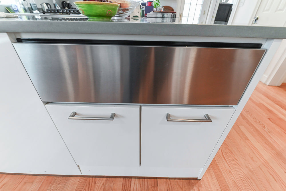 Nobilia Modern White Kitchen with Grey Stone Countertops, Island and Bosch Appliances