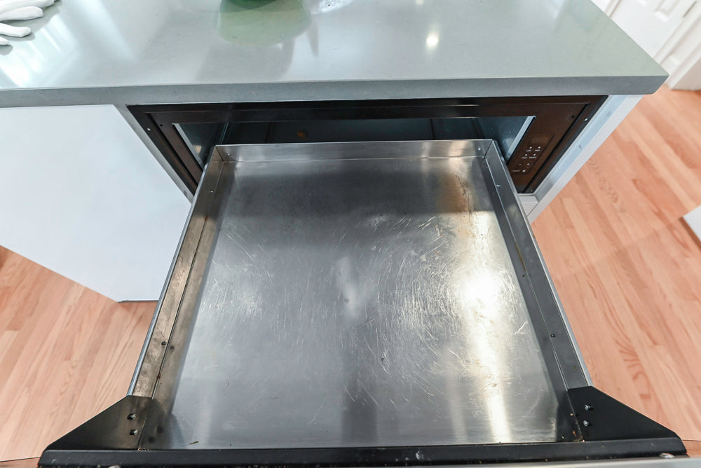 Nobilia Modern White Kitchen with Grey Stone Countertops, Island and Bosch Appliances