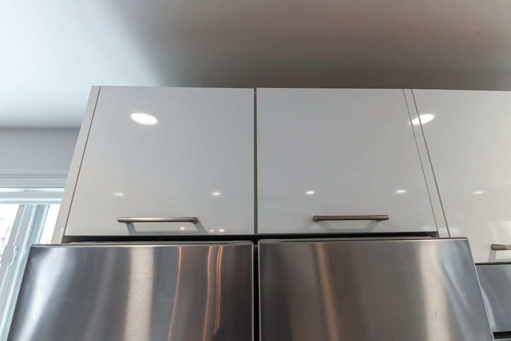 Nobilia Modern White Kitchen with Grey Stone Countertops, Island and Bosch Appliances