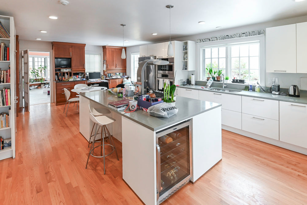 Nobilia Modern White Kitchen with Grey Stone Countertops, Island and Bosch Appliances