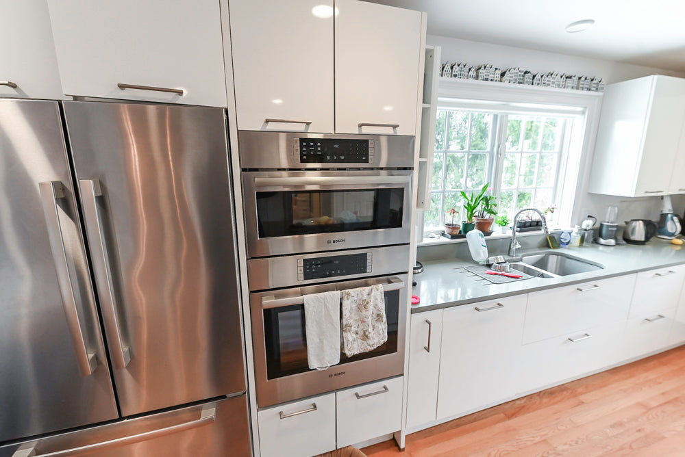 Nobilia Modern White Kitchen with Grey Stone Countertops, Island and Bosch Appliances
