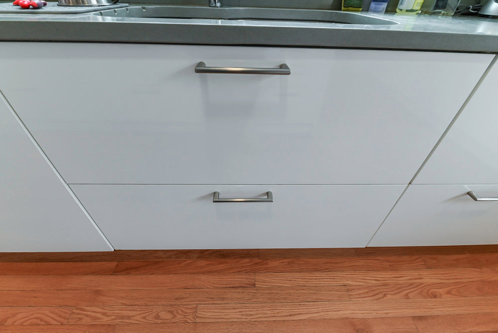 Nobilia Modern White Kitchen with Grey Stone Countertops, Island and Bosch Appliances