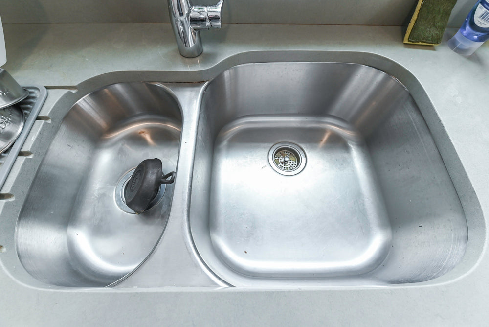 Nobilia Modern White Kitchen with Grey Stone Countertops, Island and Bosch Appliances