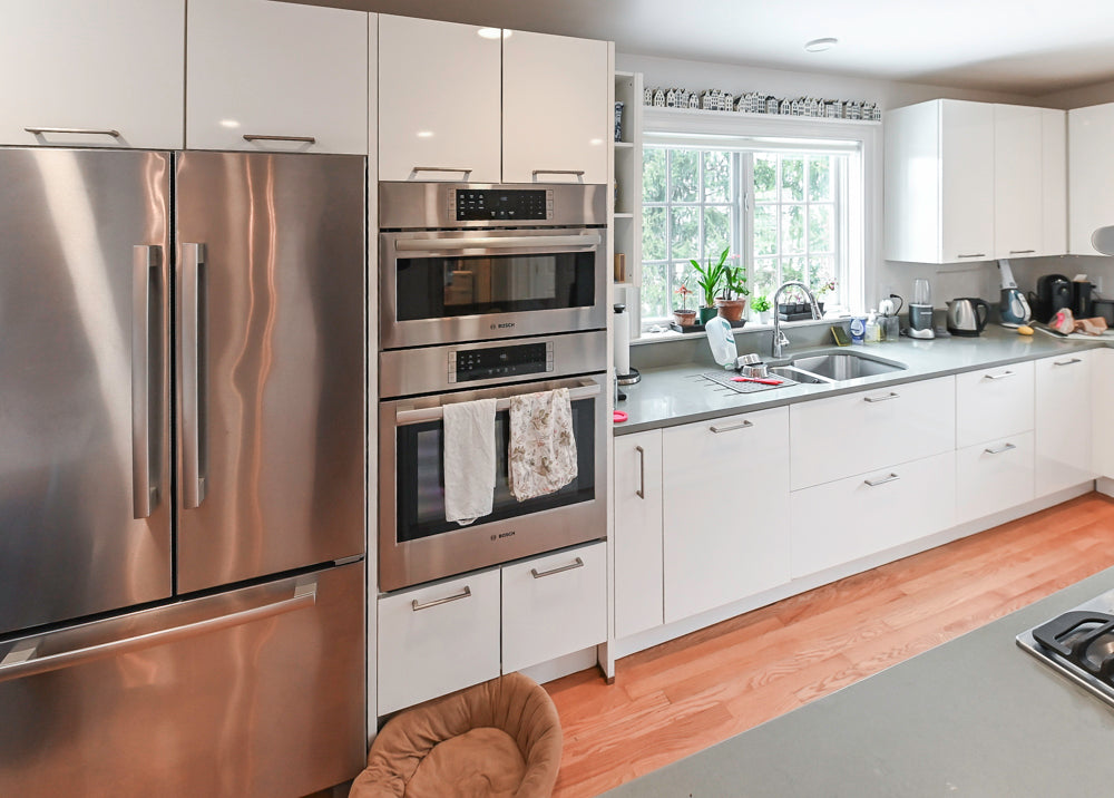Nobilia Modern White Kitchen with Grey Stone Countertops, Island and Bosch Appliances