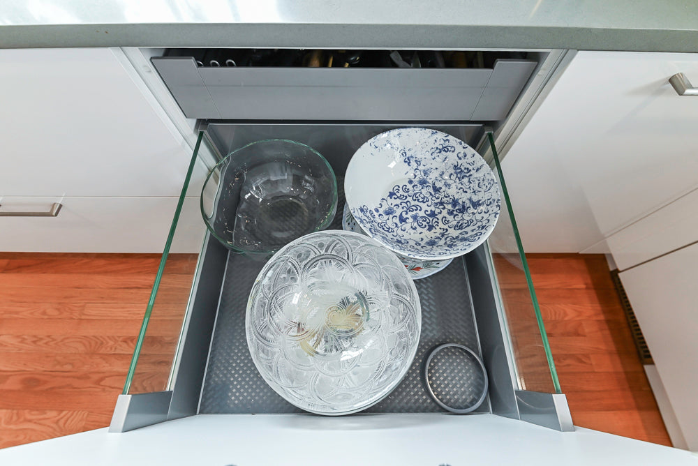 Nobilia Modern White Kitchen with Grey Stone Countertops, Island and Bosch Appliances