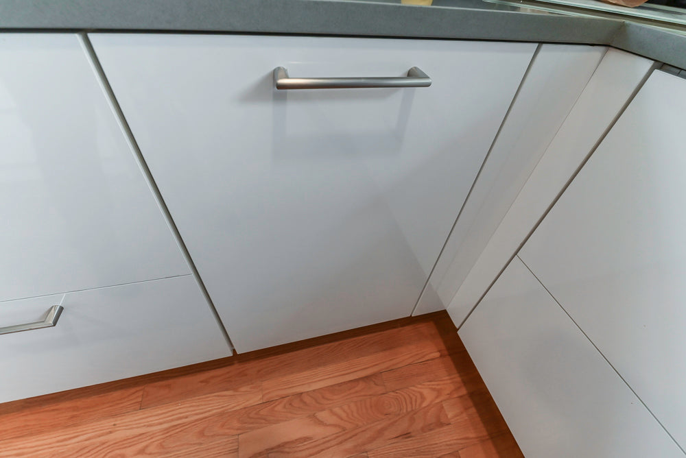 Nobilia Modern White Kitchen with Grey Stone Countertops, Island and Bosch Appliances