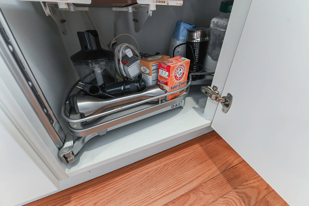 Nobilia Modern White Kitchen with Grey Stone Countertops, Island and Bosch Appliances