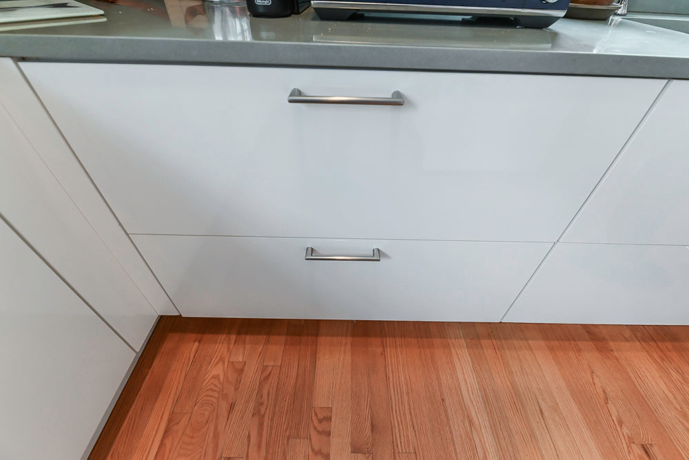 Nobilia Modern White Kitchen with Grey Stone Countertops, Island and Bosch Appliances