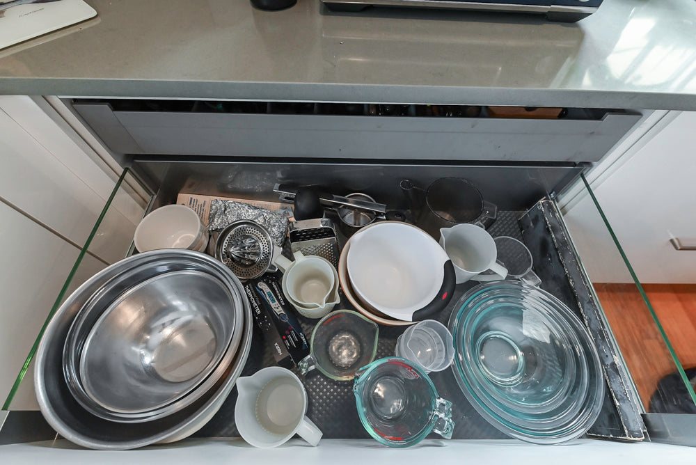 Nobilia Modern White Kitchen with Grey Stone Countertops, Island and Bosch Appliances