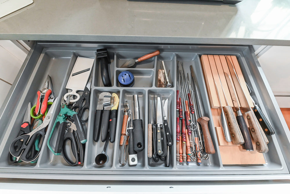 Nobilia Modern White Kitchen with Grey Stone Countertops, Island and Bosch Appliances