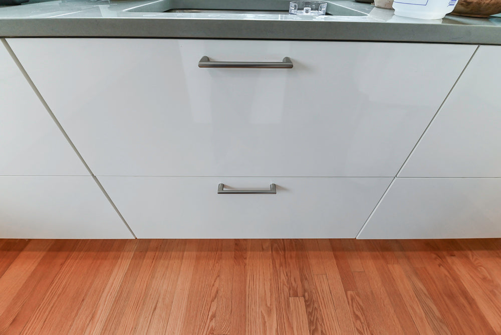 Nobilia Modern White Kitchen with Grey Stone Countertops, Island and Bosch Appliances