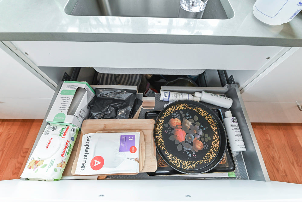 Nobilia Modern White Kitchen with Grey Stone Countertops, Island and Bosch Appliances