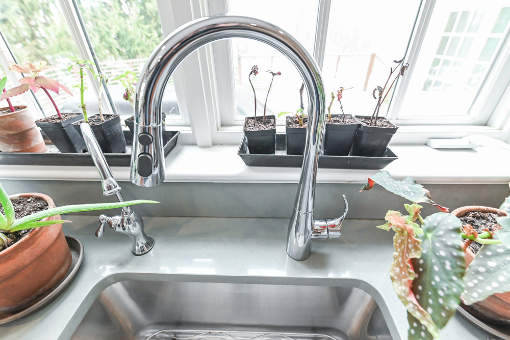 Nobilia Modern White Kitchen with Grey Stone Countertops, Island and Bosch Appliances