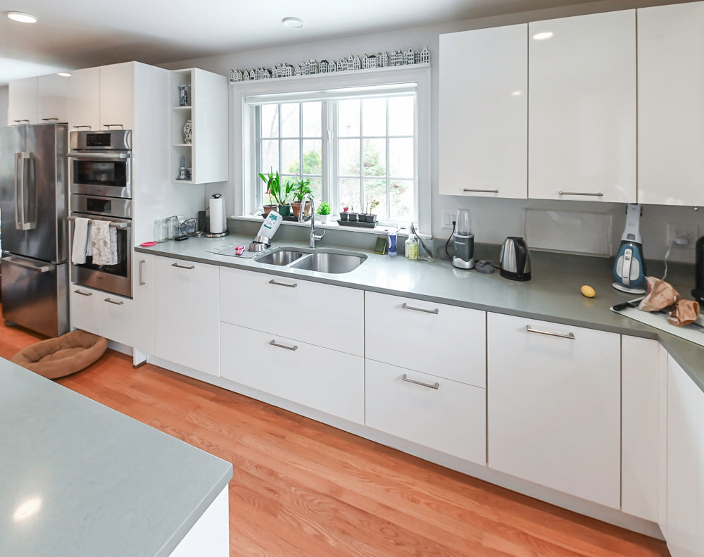 Nobilia Modern White Kitchen with Grey Stone Countertops, Island and Bosch Appliances